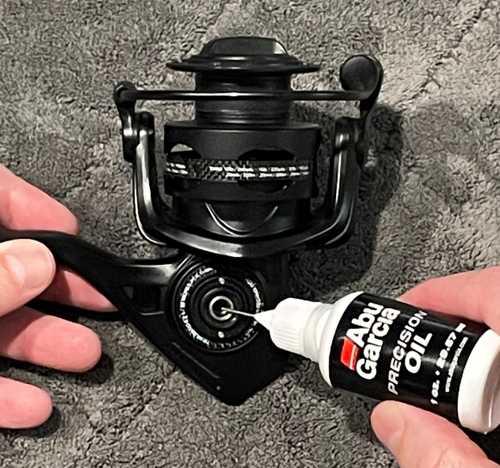 How to Oil and Grease Your Baitcast Reel - Basic Reel Maintenance 